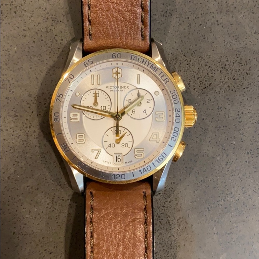 Victorinox Swiss army classic watch - Picture 2 of 4